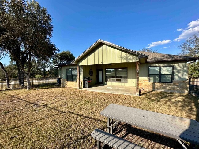 Building Photo - 405 Woodlawn Dr