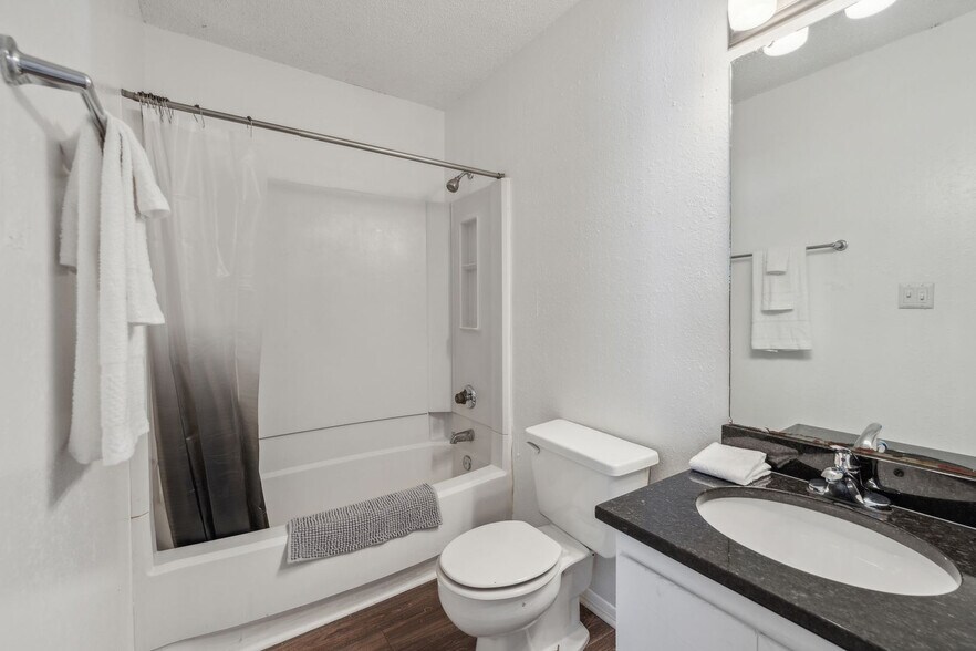 Primary Photo - 3027 Northwood Dr