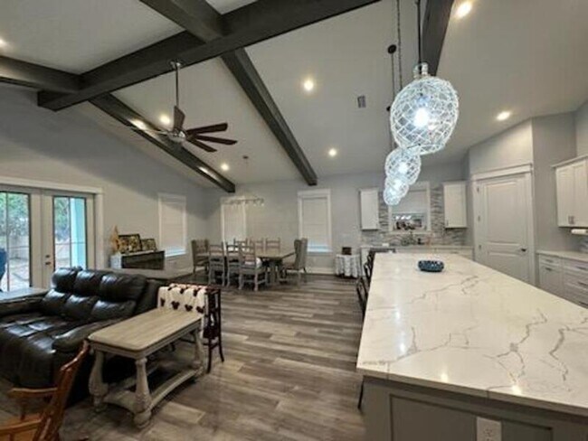 Building Photo - 104 Second Avenue Southwest