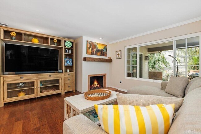 Building Photo - Remodeled 3BR/2BA Condo in the Heart of Ra...