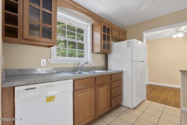 Building Photo - 404 Dogwood Ln