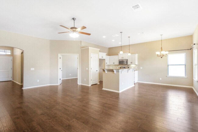 Building Photo - Charming 3 Bed 2 Bath With Office