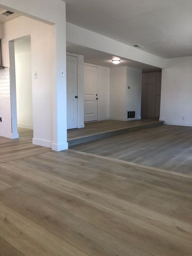 Building Photo - Brand New Whole House Renovation!