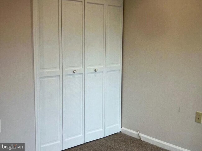 Building Photo - 7256 Glen Hollow Ct