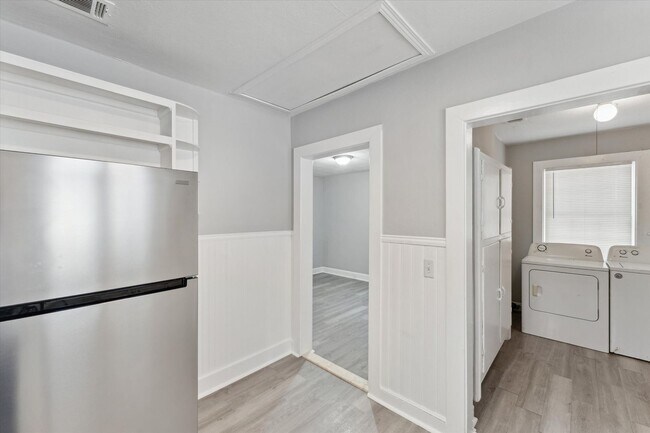 Building Photo - 2102 E 41st St