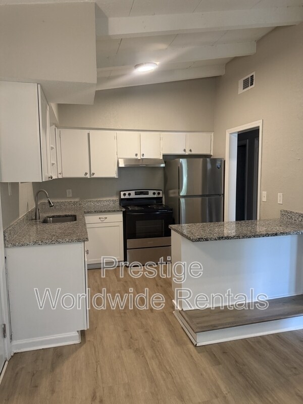 Building Photo - 4549 Sims St