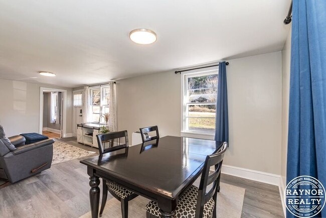 Building Photo - 429 N Main St