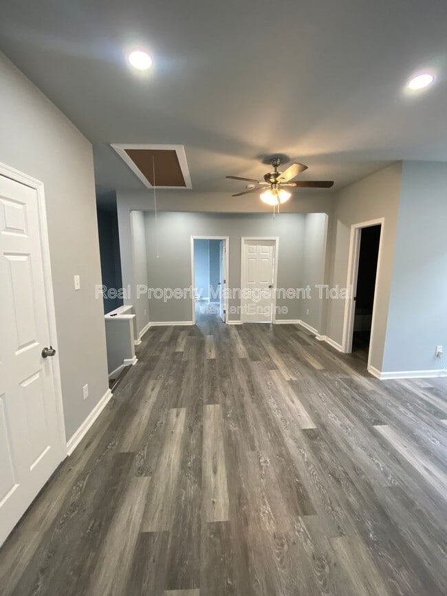 Building Photo - 22 Riverview Ave