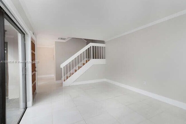Building Photo - 4732 SW 67th Ave