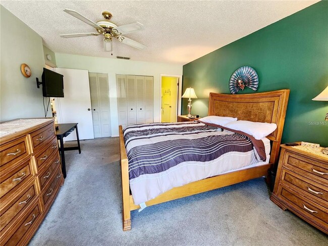 Building Photo - 552 Fairways Dr