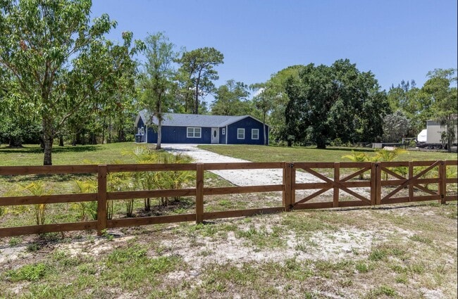 Building Photo - 16932 Aintree Dr W