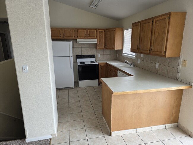 Building Photo - 594 S Maher Dr