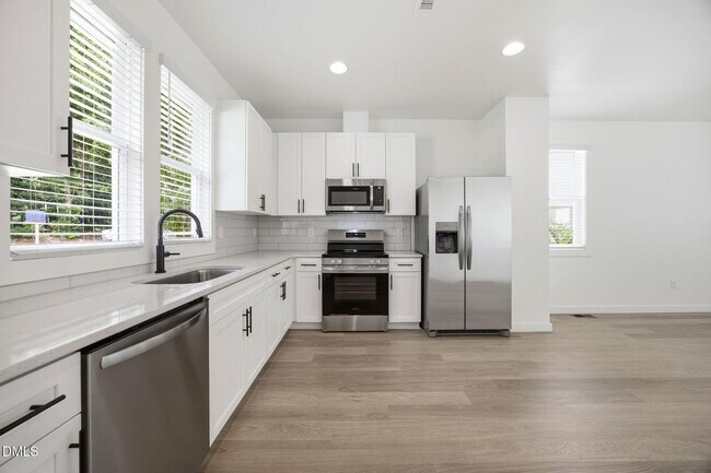 Building Photo - 2815 Wilcox Pl