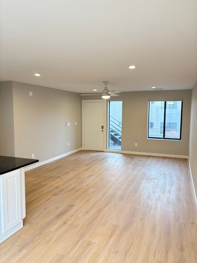 Building Photo - Completely Renovated 3 Bed 2 Bath Condo Downtown Pearl.  Brand New Interior!
