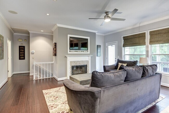 Building Photo - Beautiful home in the Woodlands