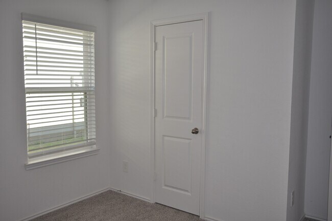 Building Photo - 31303 Yatesbury Ln