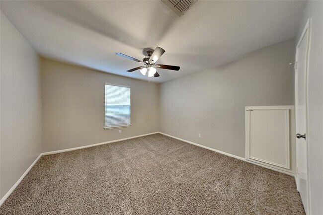 Building Photo - 2043 Shadow Rock Dr