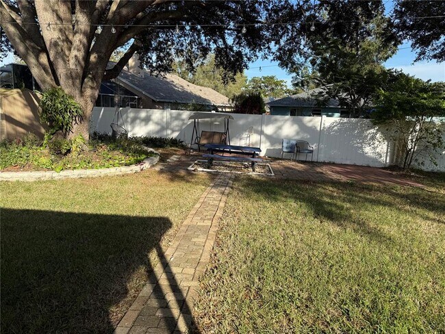 Building Photo - 2417 Abbey Ave