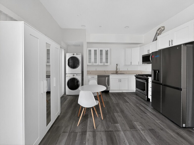 Building Photo - 418 N La Fayette Park Pl