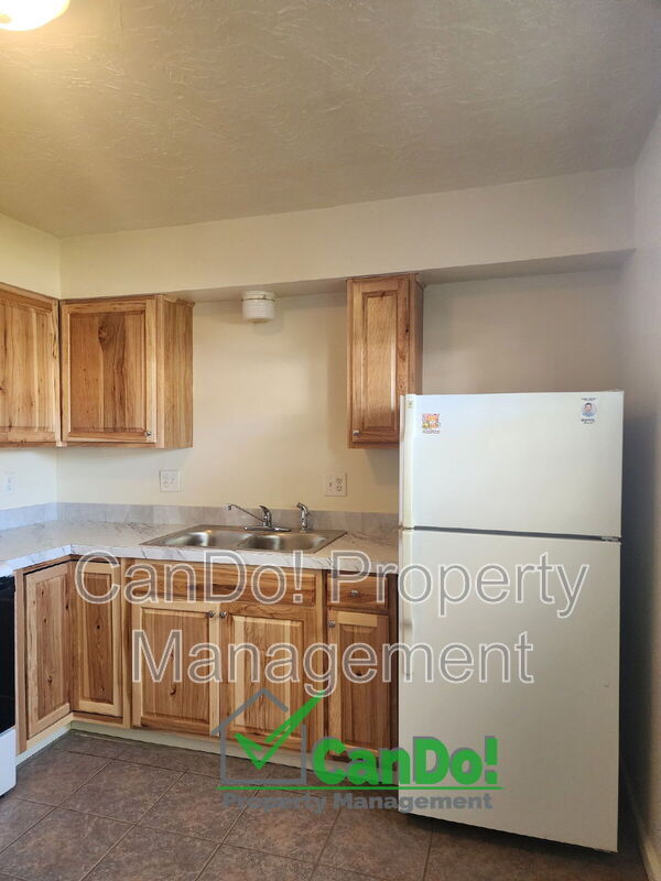 Building Photo - 260 Carol Dr