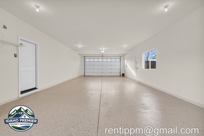 Building Photo - 11232 W Springgold Dr