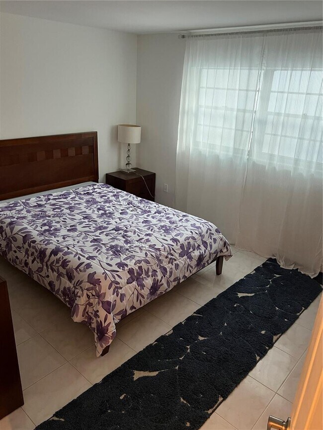 Building Photo - 3551 NE 169th St