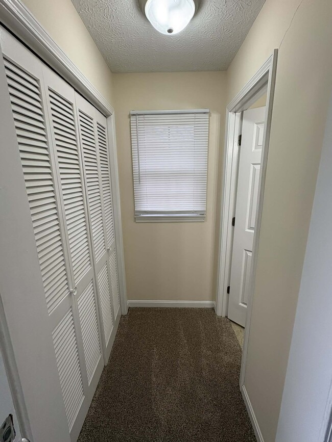 Building Photo - 1615 Highland Way