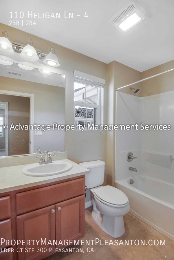 Building Photo - 110 Heligan Ln