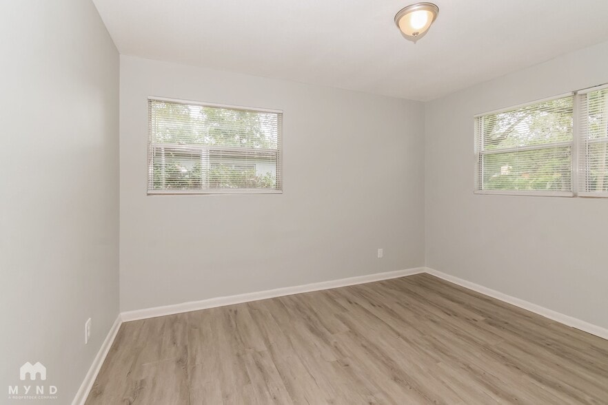 Building Photo - 1033 Busac Ave