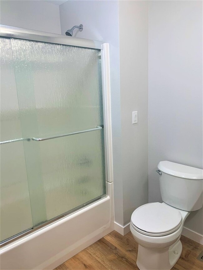 Building Photo - Desirable Cascade Park Location with Many ...