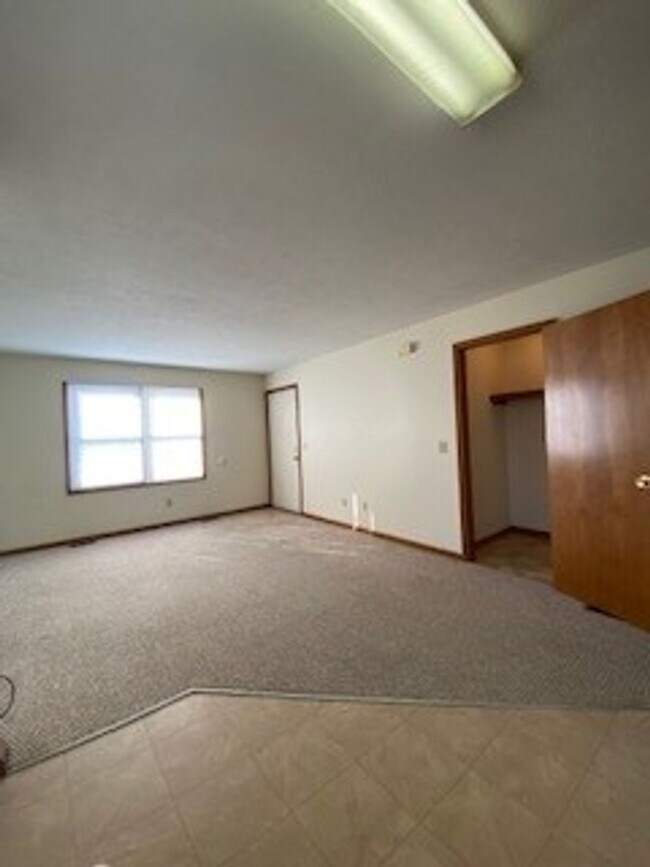 Building Photo - 212 Stonewall Ct
