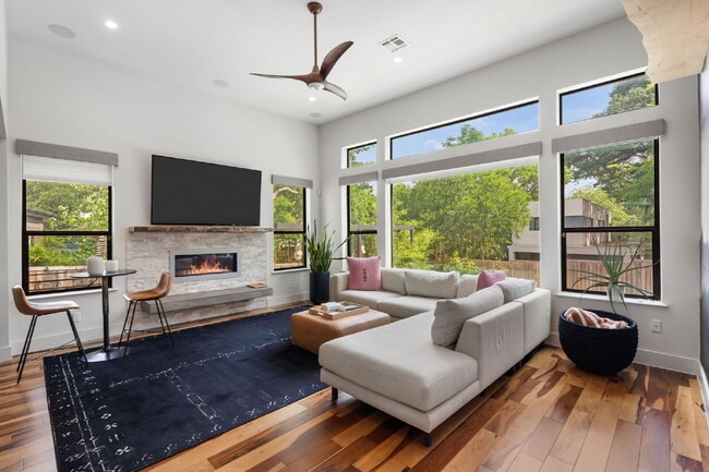 Building Photo - Modern Oasis in Bouldin Creek