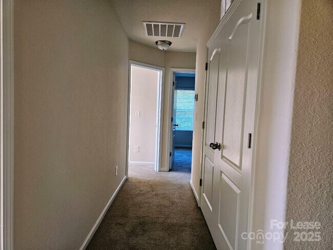 Building Photo - 8119 Paw Club Dr
