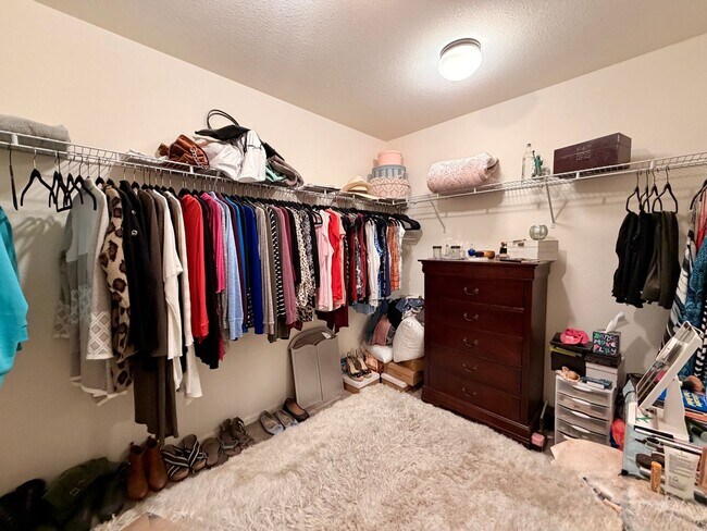 Building Photo - HUGE 3BR Home Built in 2020 with Office, Loft & Mountain Views