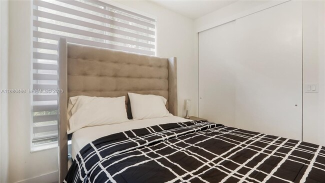 Building Photo - 6611 NW 105th Pl