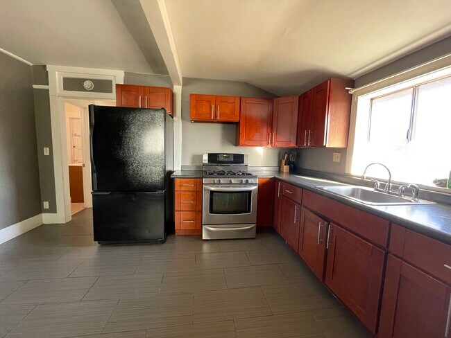 Kitchen - 1230 Burnett St