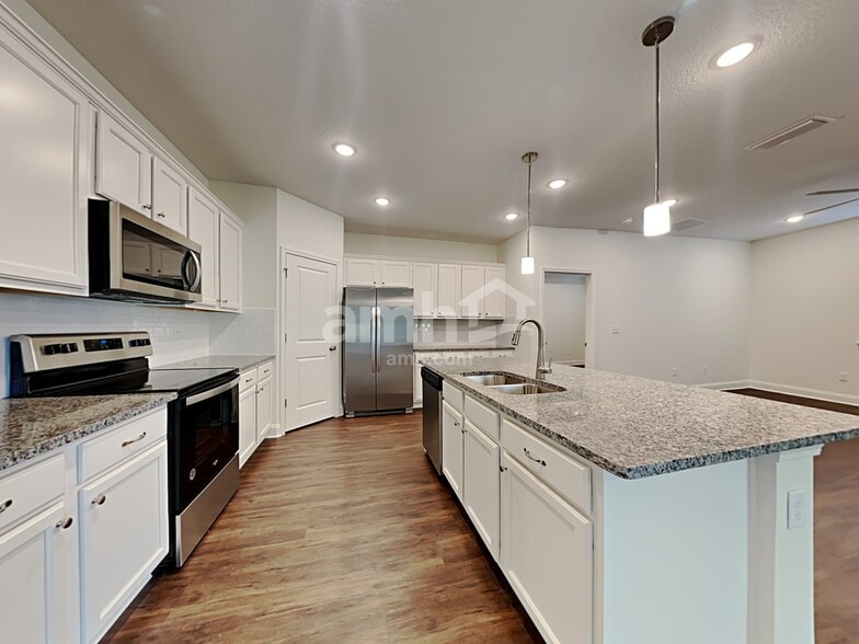 Building Photo - 219 Banyan Frst Dr