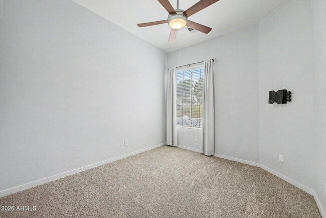 Building Photo - 1902 E Desert Ln