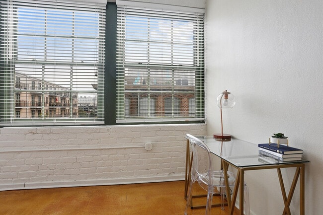 Building Photo - 1041 Constance St