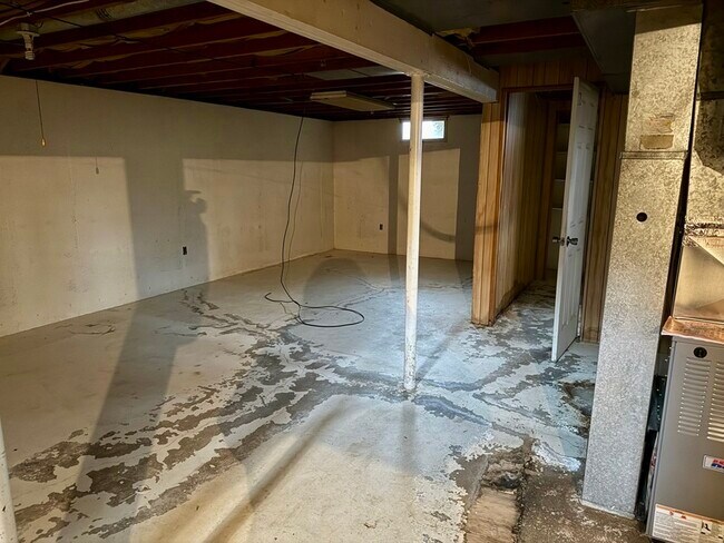 Building Photo - 2285 Highview Dr