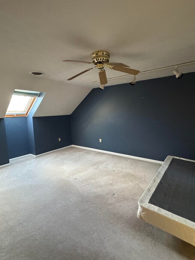 Building Photo - 16 High Bridge Hl