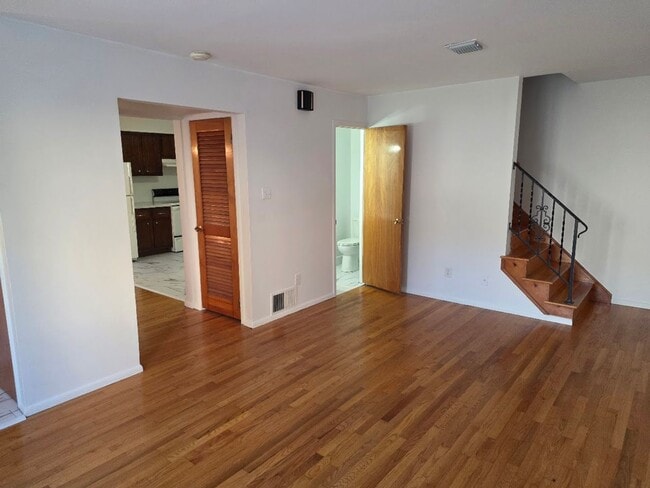 Building Photo - For Rent