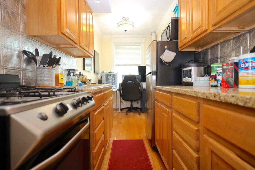 Building Photo - 118 Riverway