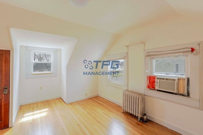 Building Photo - 413 E 7th Ave