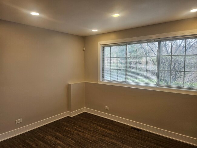 Building Photo - 447 Prestwick Ln