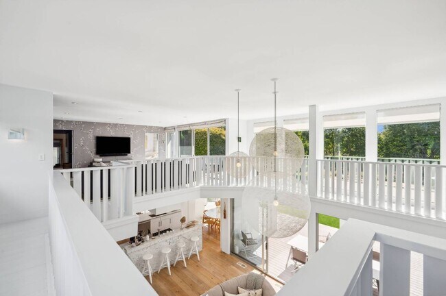 Building Photo - 8 Heller Ln