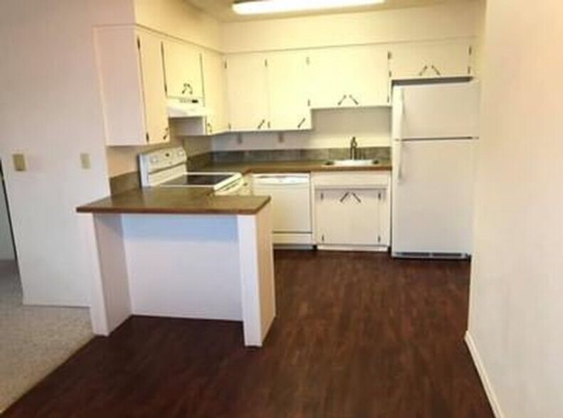 Building Photo - 304 S Pine St