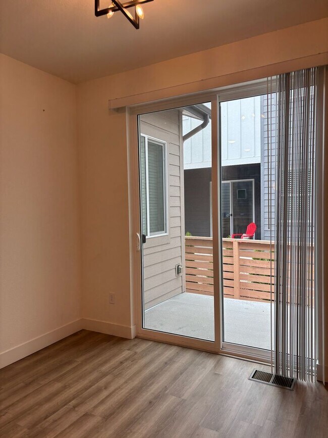 Building Photo - 5063 McKinnon Ct