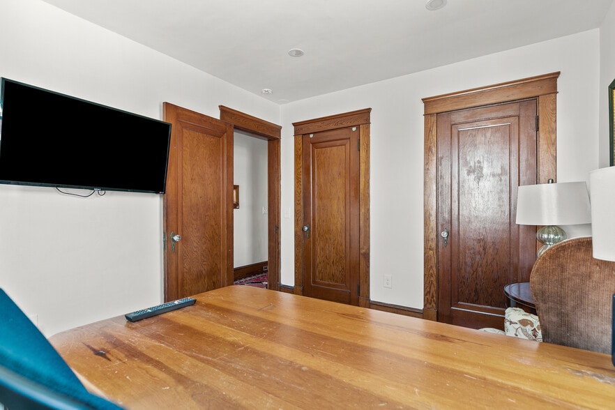Building Photo - 123 Beacon St