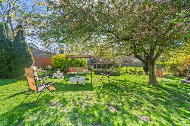 Building Photo - 840 N Farragut St